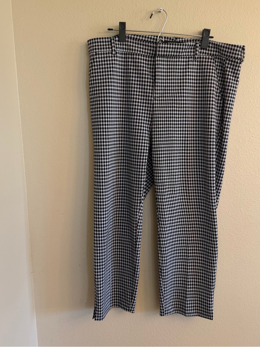 Liverpool Black and White Houndstooth Capris